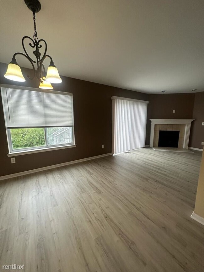 Foto del edificio - 2 br, 1.5 bath Condo - 19006 Wilson St