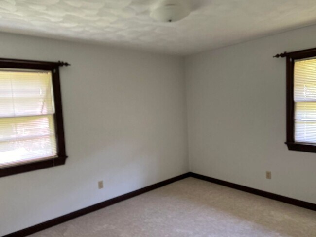 Building Photo - 109 Lotz Dr