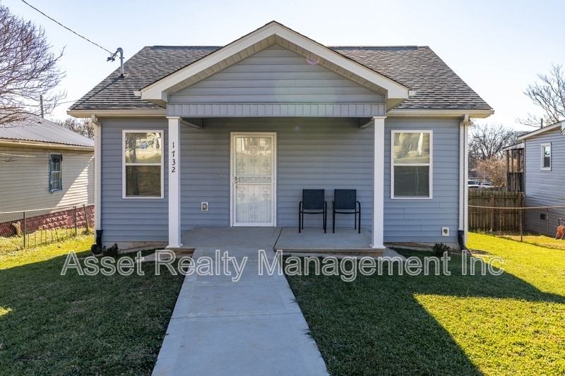 Photo - 1732 Jourolman Ave