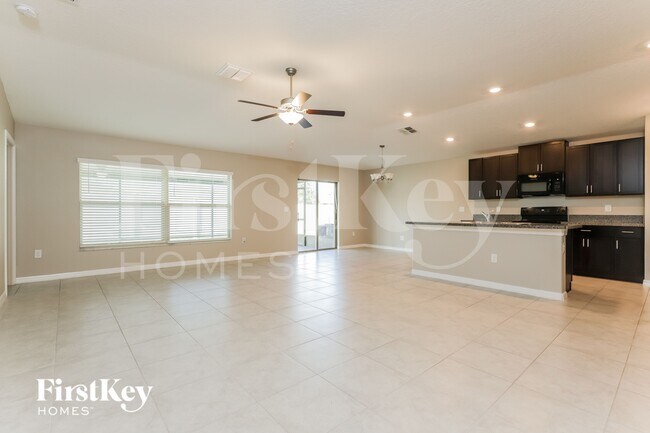 Foto del edificio - 10512 Strawberry Tetra Dr