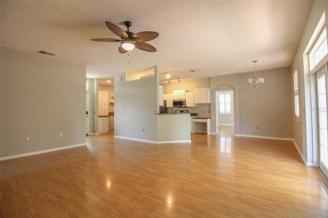 Building Photo - 5491 Moon Valley Dr