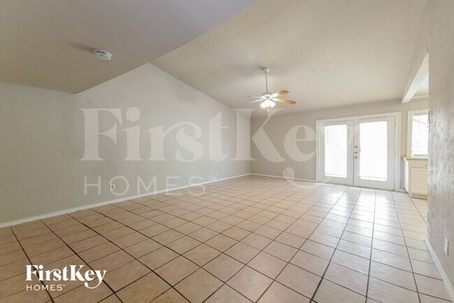 Foto del edificio - 3317 Kenwood Dr