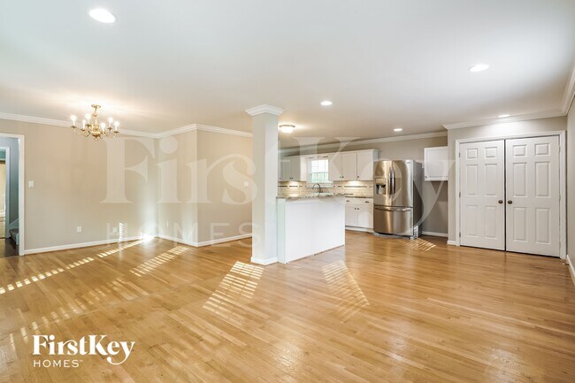 Building Photo - 5143 Colonial Park Rd