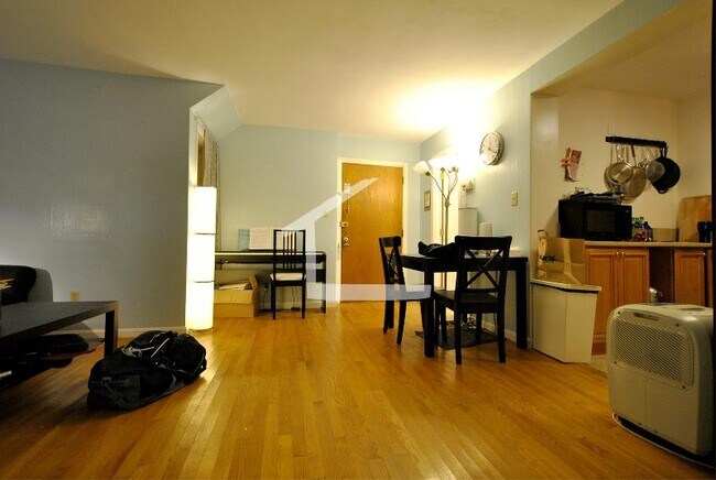 Foto del edificio - 170 Winthrop Rd