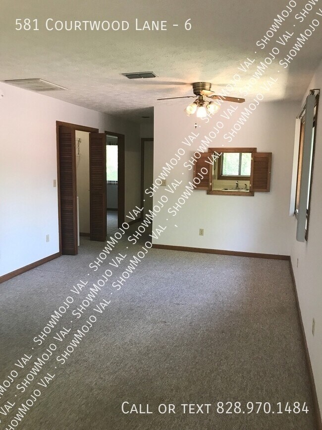 Foto del edificio - 581 Courtwood Ln