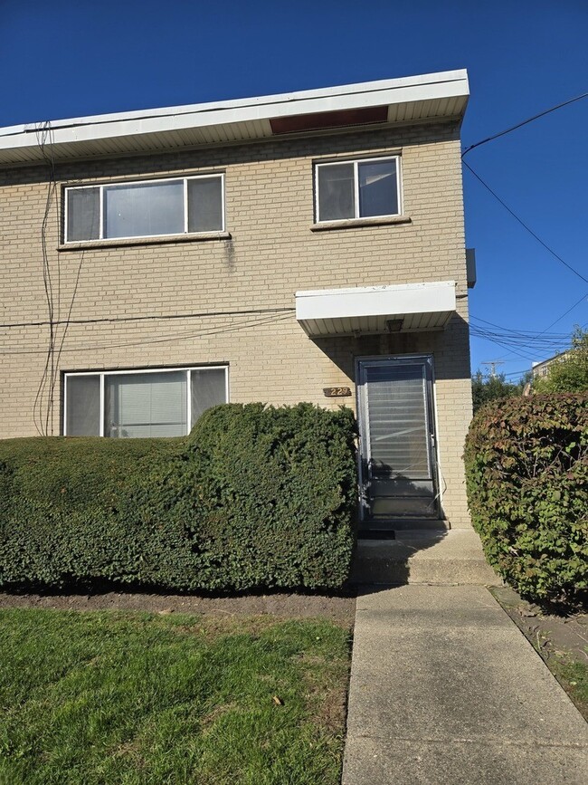 Building Photo - 7229 N Campbell Ave