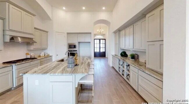 Kitchen and Entryway - 4102 Canaleta