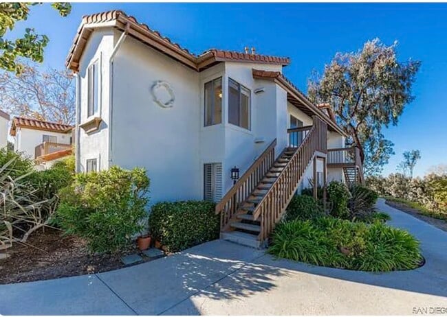 Building Photo - 874 S Rancho Santa Fe Rd