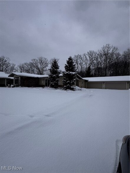 Building Photo - 7633 Hidden Valley Dr