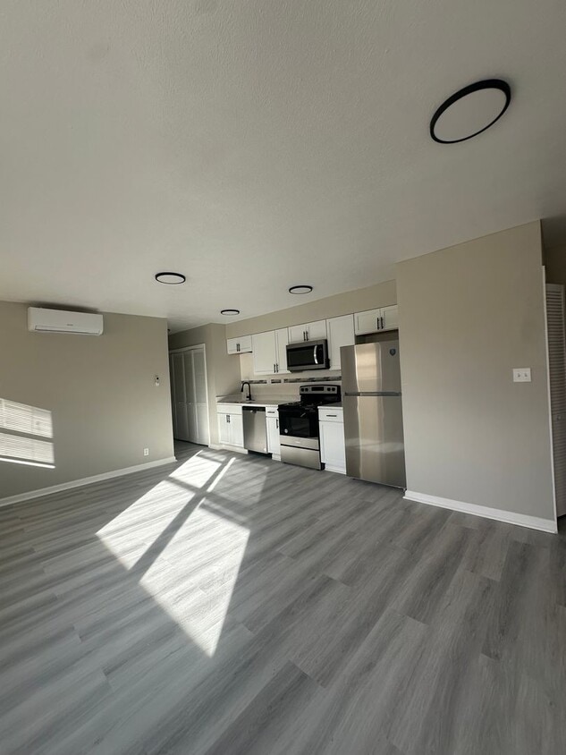 Live in Style at Bellagio East Living I: C... - Live in Style at Bellagio East Living I: C...