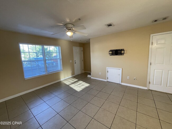Foto del edificio - 1803 Hickory Ave