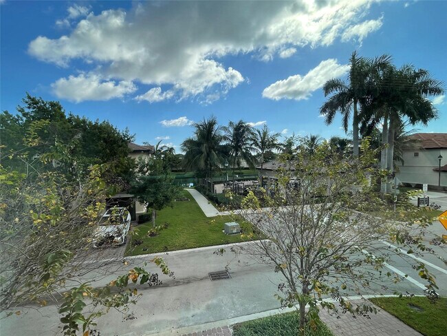 Building Photo - 4214 N Dixie Hwy