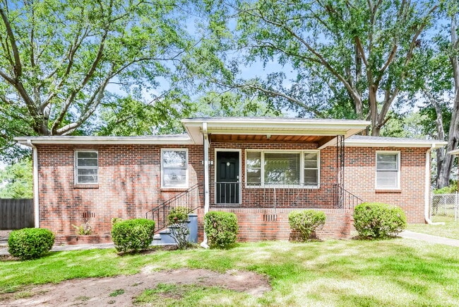 Building Photo - 111 Meadowood Ave