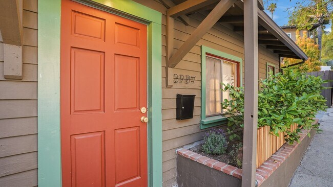 Foto del edificio - 3907 Berenice Pl