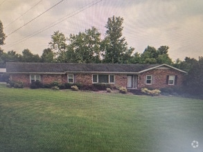Building Photo - 1025 Eastview Dr