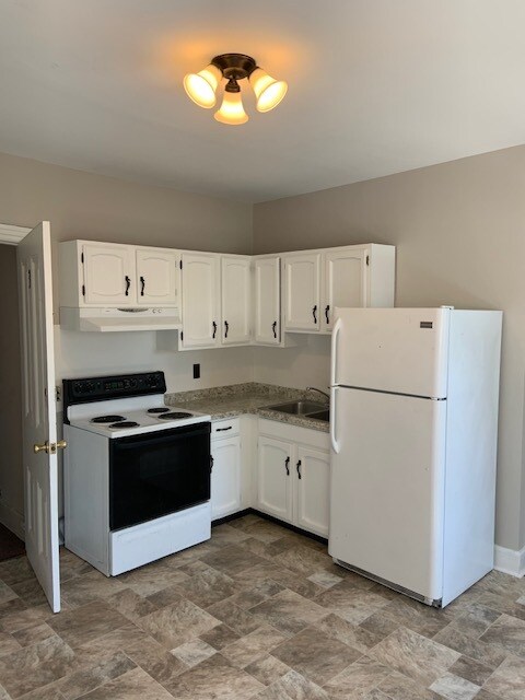 Kitchen - 225 W Miner St
