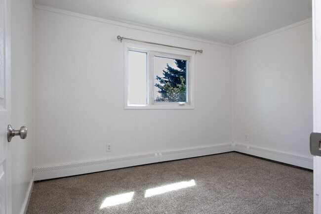 Foto del edificio - Diamond in the rough! Newly renovated interior - 5 Bed 2 Bath!