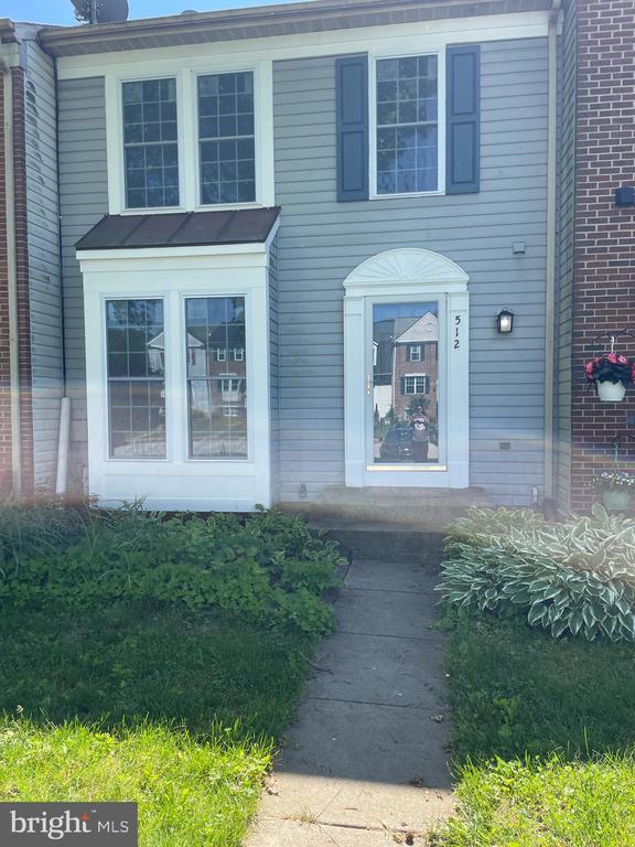 Foto del edificio - 512 Lakes Ct