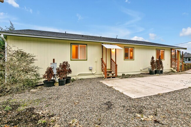 Foto del edificio - Stunning 3-Bedroom Home in Port Orchard