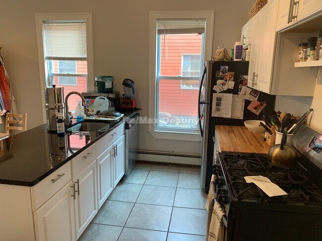 Foto del edificio - 142 Webster Ave