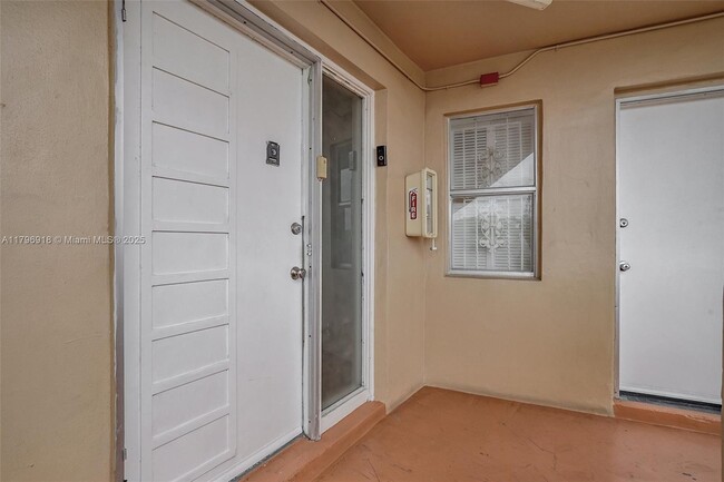 Foto del edificio - 1301 NE 191st St