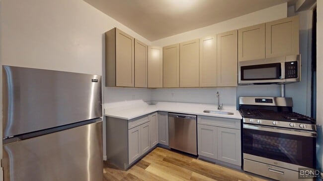 Building Photo - 520 E 83rd St