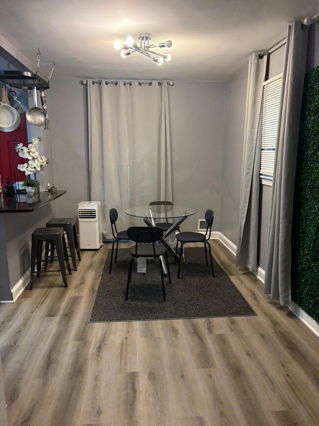 Building Photo - 127 Wilmington Pl SE