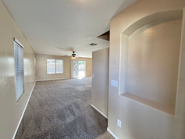 Foto del edificio - GREAT 4BEDROOM/3BATH HOME WITH ALL THAT YO...