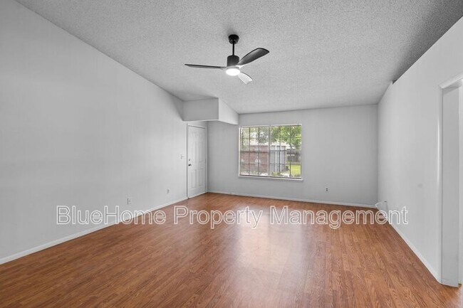 Foto del edificio - 5461 Lake Margaret Dr