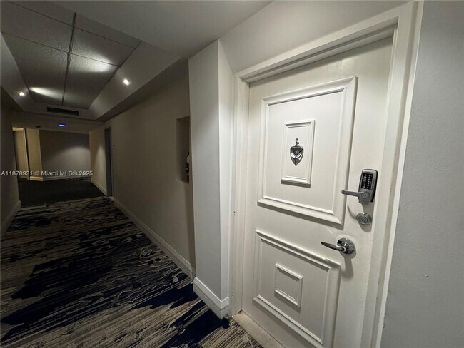 Building Photo - 5161 Collins Ave