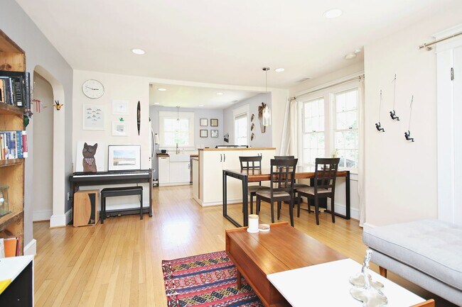 Foto del edificio - Charming Fry's Spring Cottage Near UVA