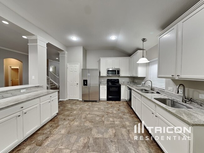 Building Photo - 630 Azalea Dr