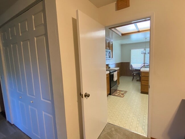 Building Photo - 4 Bed/2 BA Single Story Home, Downtown Pleasanton Next to Amador Valley High School! Location, Lo...