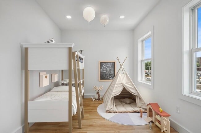 Building Photo - 215 Harrison Ave