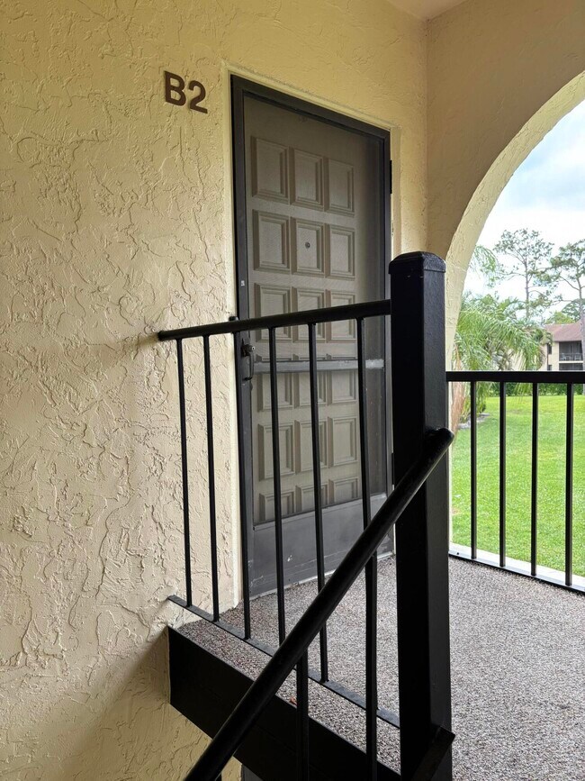 Foto del edificio - 331 Knotty Pine Cir