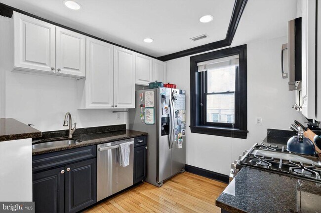 Foto del edificio - 150 Rhode Island Ave NW
