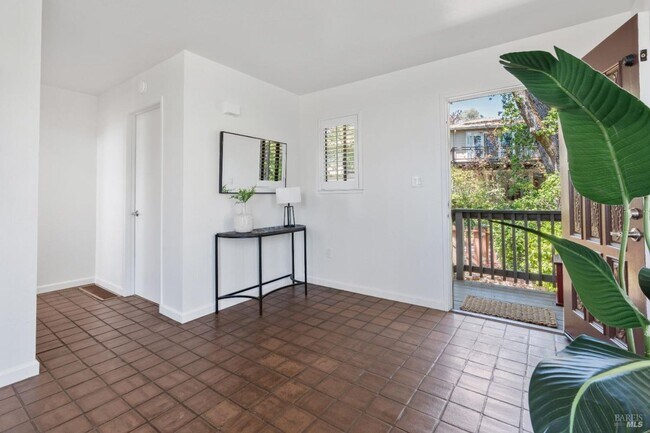 Foto del edificio - Lovely 2bd/1.5ba Townhome in Heart of San Anselmo
