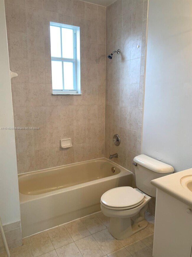 Building Photo - 4009 SW 156th Ave
