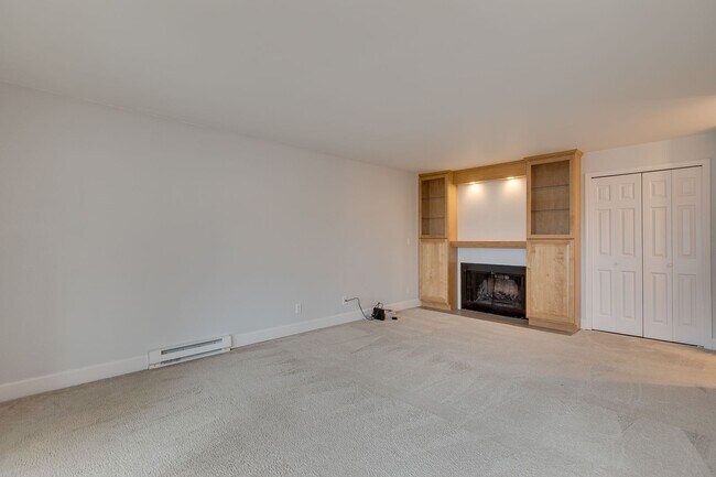 Building Photo - Wedgwood Area Condo For Rent!