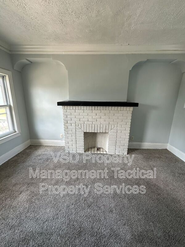 Building Photo - 3281 E 143rd St