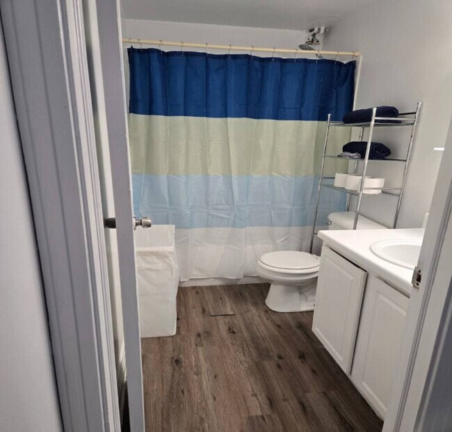 Building Photo - 227 Iron St