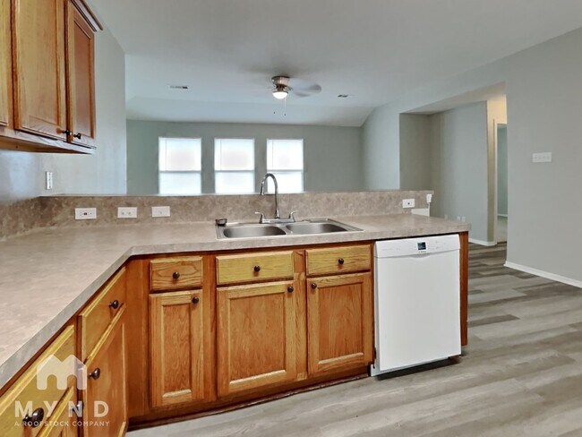 Foto del edificio - 24226 Hard Wood Dr