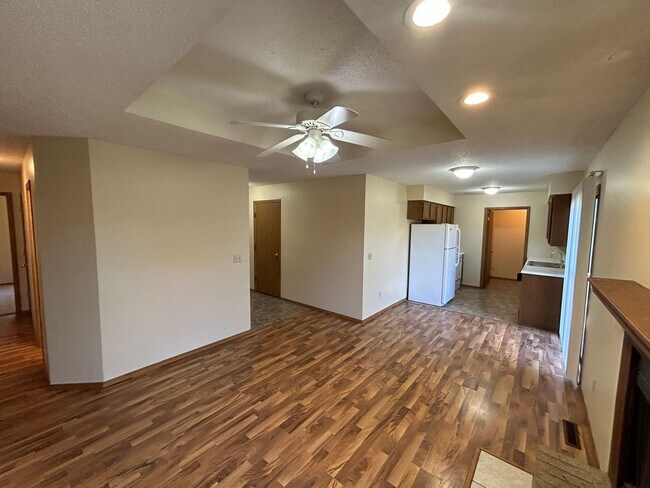 Foto del edificio - 3 Bedroom with Garage! BRAND NEW WINDOWS!