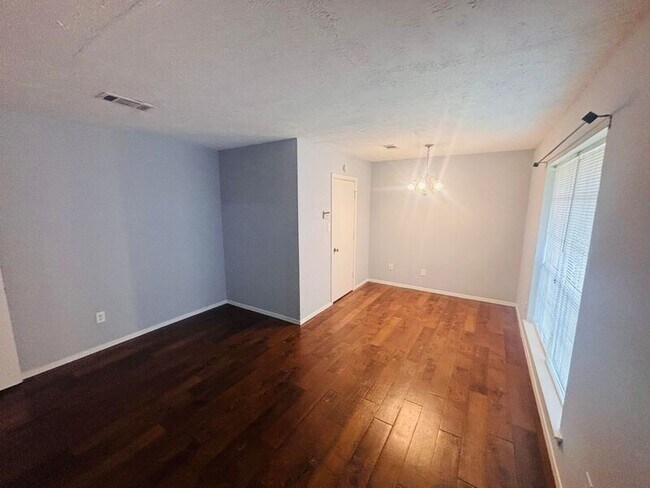 Foto del edificio - 6735 Harry S Truman Dr