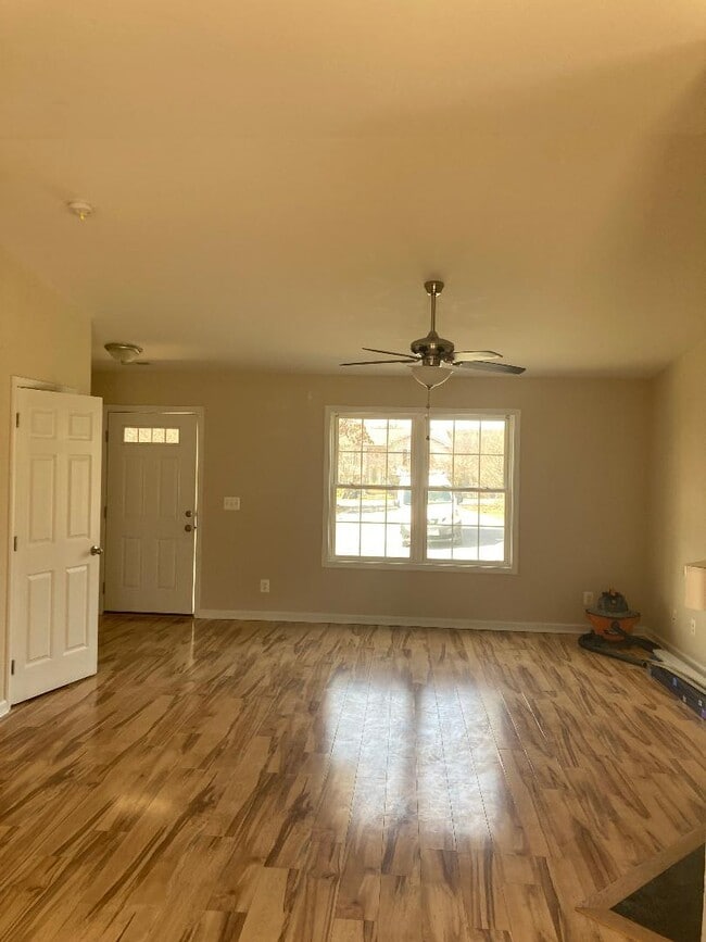 Building Photo - 3385 Howellsville Rd