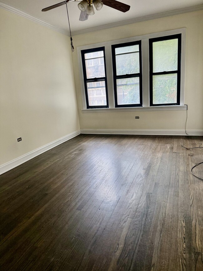 Photo - 3402 W Carmen Ave (Chicago, IL) Apartment