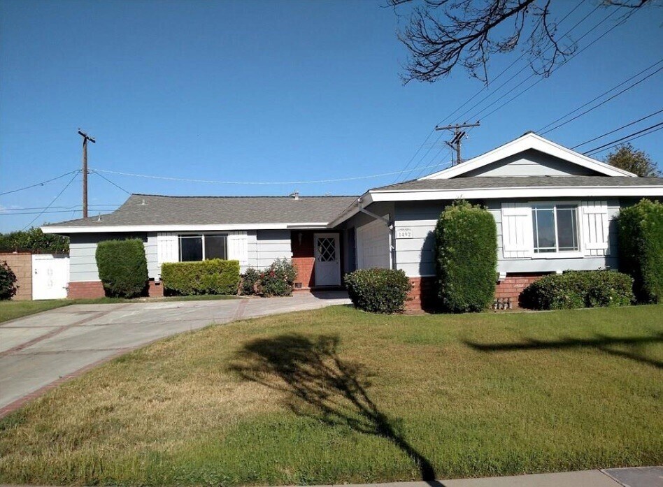 Primary Photo - 1492 Rosehill Dr