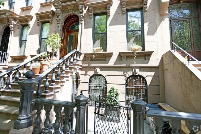 Foto del edificio - 405 Clinton St