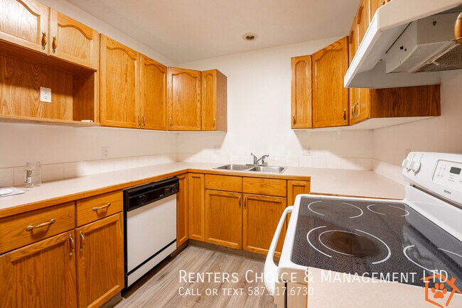 Photo du bâtiment - Single Story Unit with Lawn Care Included Ideal for Senior Living