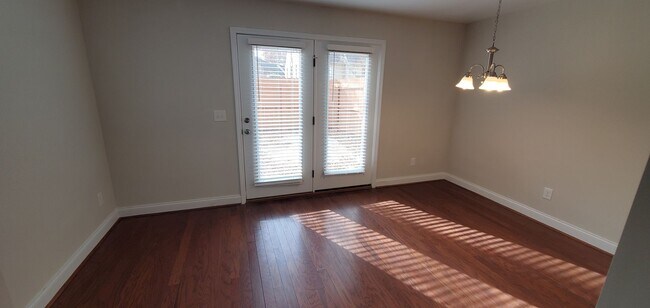 Foto del edificio - 1445 Brookwood Dr